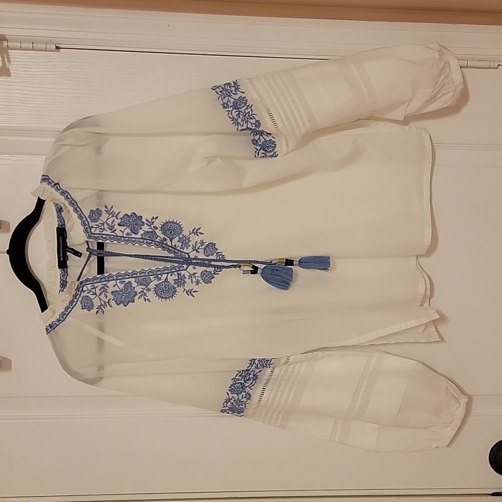 BCBGMAXAZRIA pleated balloon  sleeve, tie neck, cotton blouse sz M